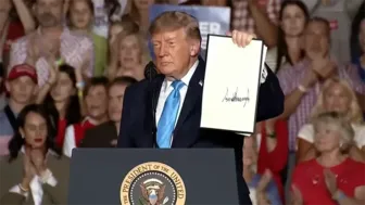 Tổng thống Trump đặt cược vào dầu diesel “đỏ” miễn thuế