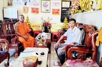 ព្រះ​សង្ឃ​មាន​ព្រះ​ទ័យ​សប្បុរស​ចំ​ពោះ​សហ​គម​ន៍