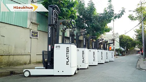 Xe nâng điện đứng lái Hiếu Khuê - Tối ưu không gian kho hàng lối đi hẹp