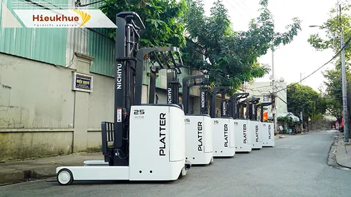 Xe nâng điện đứng lái Hiếu Khuê - Tối ưu không gian kho hàng lối đi hẹp