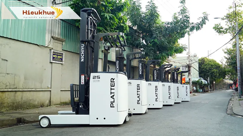 Xe nâng điện đứng lái Hiếu Khuê - Tối ưu không gian kho hàng lối đi hẹp