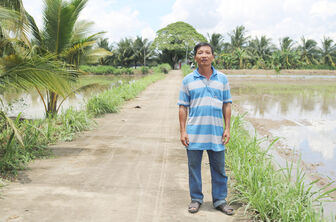 បរិច្ចាគ​ដី​ដើម្បី​សហ​គម​ន៍