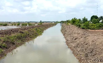 Khơi thông dòng nước cho vùng nuôi thủy sản