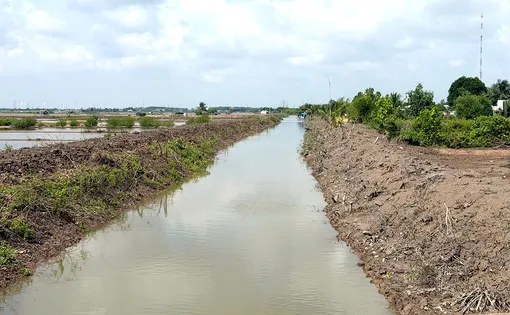 Khơi thông dòng nước cho vùng nuôi thủy sản