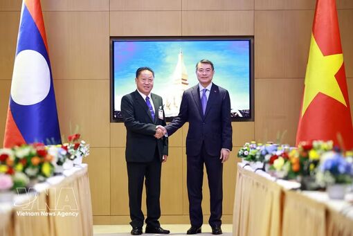 PM receives leaders of Lao Front for National Construction, Laos-Vietnam Friendship Association