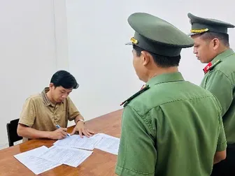 Khởi tố bị can thứ 7 trong đường dây làm, tàng trữ, lưu hành tiền giả