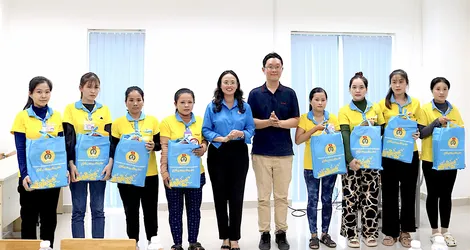 LĐLĐ TP Cần Thơ thăm, làm việc tại Công ty TNHH Unipax Vị Thanh