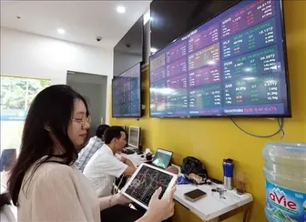 Cổ phiếu thép ngược dòng, VN-Index mất hơn 14 điểm
