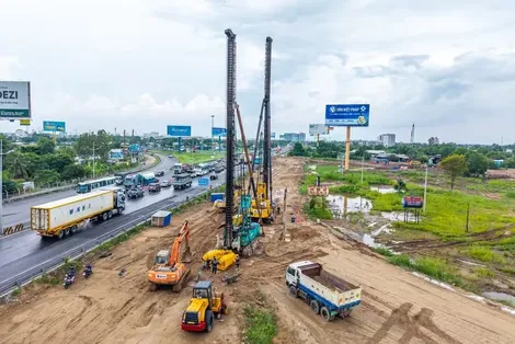 Dự án cao tốc TP Hồ Chí Minh-Trung Lương-Mỹ Thuận gặp vướng mắc mặt bằng, vật liệu