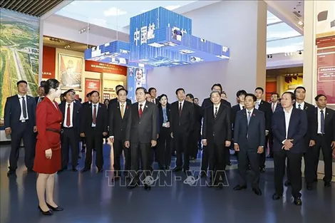 Chủ tịch Quốc hội Trần Thanh Mẫn thăm Bảo tàng Lịch sử Đảng Cộng sản Trung Quốc