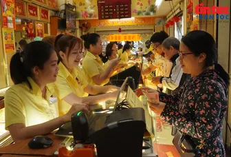 Vàng SJC sáng 13/10 giảm 800.000 đồng xuống 143,5 triệu đồng/lượng
