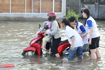 Triều cường đầu tháng 9 âm lịch xuống dần, nhưng vẫn ở mức tương đương báo động III