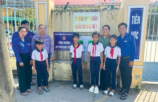 Giúp học sinh hình thành thói quen tuân thủ pháp luật giao thông