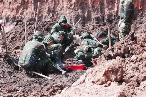 Bài 1: Ký ức và ký sự bi hùng