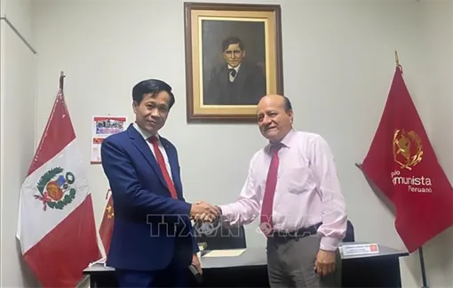 Đoàn đại biểu Đảng Cộng sản Việt Nam thăm Peru, trao tặng sách của Tổng Bí thư, Chủ tịch nước Tô Lâm
