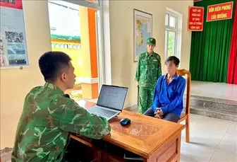 Tăng cường chống buôn lậu đường cát qua biên giới trong mùa nước nổi