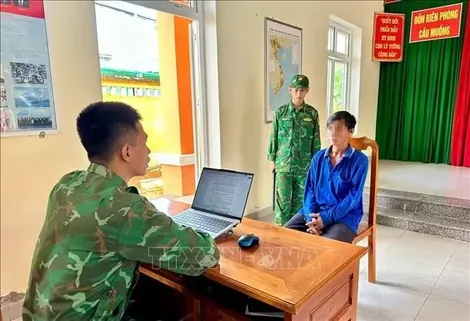 Tăng cường chống buôn lậu đường cát qua biên giới trong mùa nước nổi