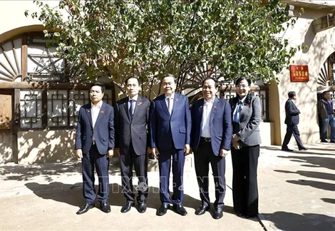 Chủ tịch Quốc hội Trần Thanh Mẫn thăm di tích lịch sử cách mạng tại tỉnh Thiểm Tây, Trung Quốc