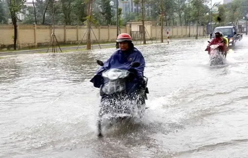 Thời tiết 14/10: Miền Trung mưa lớn cục bộ, nhiều vùng biển có gió mạnh
