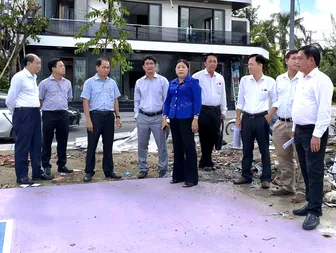 Thường trực HĐND thành phố khảo sát thực địa dự án đầu tư xây dựng Tổ hợp Trung tâm thương mại - Căn hộ chung cư cao cấp Thiên Quân Center