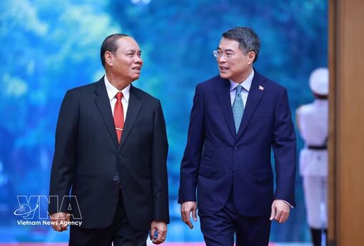 Vietnam gives top priority to relations with Laos: PM