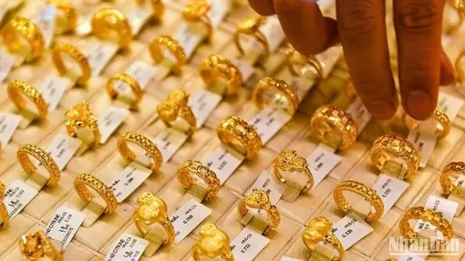 Giá vàng ngày 15/10: Thế giới lấy lại đà tăng, trong nước đi ngang