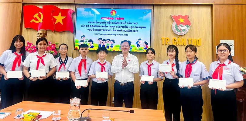 Đoàn đại biểu Quốc hội TP Cần Thơ gặp gỡ đại biểu tham gia phiên họp giả định “Quốc hội trẻ em” năm 2026