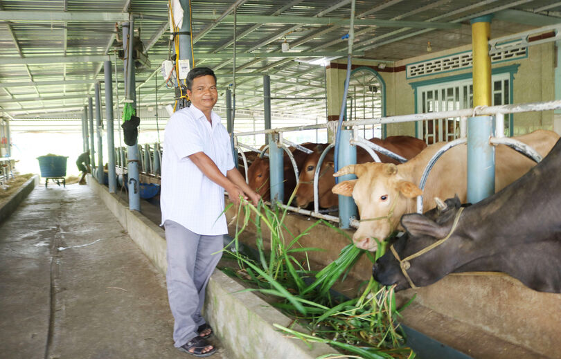 បង​គឹម​សា​ផន - គំ​រូ​ល្អ​ក្នុង​សហ​គម​ន៍