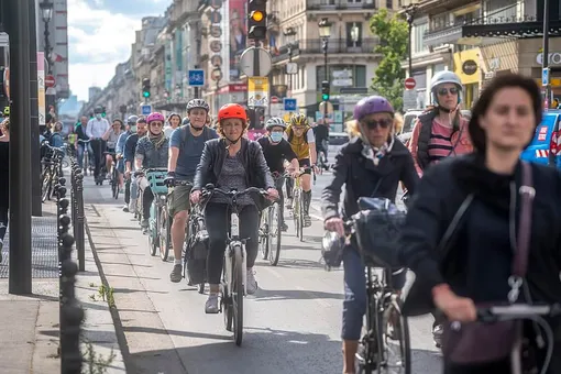Paris chi 200 triệu euro bảo đảm an toàn cho người đi xe đạp
