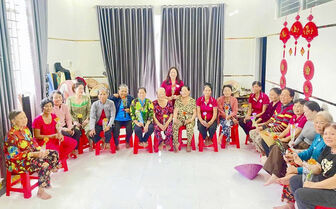នា​រី​តំ​បន់​ព្រំ​ដែន​កឹង​ធើ​ពង្រីក​កម្លាំង​ផ្ទៃ​ក្នុង​ កសាង​ភូមិ​ស្រុក​