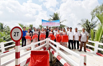 ស្រុក​ភូមិ​ត្រចះ​ត្រ​ចង់​ជា​មួយ​នឹង​ទិដ្ឋភាព​ជន​បទ​ថ្មី​