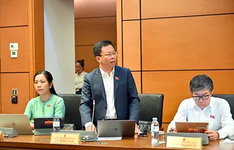 Ông Lê Minh Nam, đại biểu Quốc hội đơn vị TP Cần Thơ, góp ý Luật Bưu chính (sửa đổi)