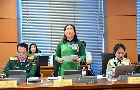 Bà Lê Thị Thanh Lam, Phó trưởng đoàn chuyên trách Đoàn Đại biểu Quốc hội TP Cần Thơ, góp ý Luật Bưu chính (sửa đổi)