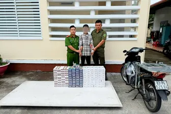 Bắt quả tang đối tượng vận chuyển 1.420 gói thuốc lá nhập lậu