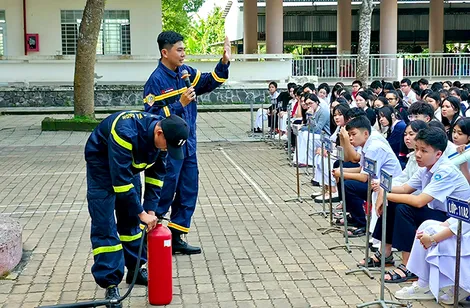 Hơn 1.400 giáo viên, học sinh được tập huấn kỹ năng phòng cháy, chữa cháy