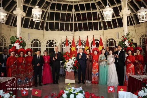 Top Vietnamese leader hosts banquet in honour of Swiss President