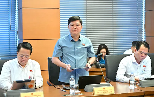 Đại biểu Quốc hội Nguyễn Tuấn Anh, Phó Bí thư Thành ủy Cần Thơ, góp ý về tình hình phân bổ, sử dụng ngân sách nhà nước cho khoa học, công nghệ, đổi mới sáng tạo và chuyển đổi số năm 2026
