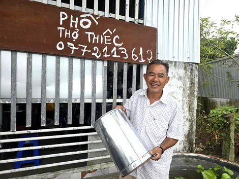 “Phố thợ thiếc” và hành trình hơn 30 năm bền bỉ giữ nghề