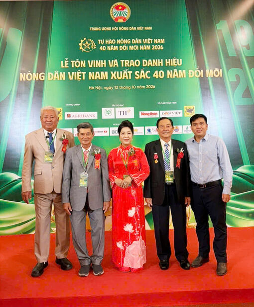 ក្រុង​កឹង​ធើ មាន​បុគ្គល ៤ រូប​សម្រេច​កិត្តិ​នាម​កសិ​ករ​វៀត​ណាម​ឆ្នើម ៤០ ឆ្នាំ​ផ្លាស់​ថ្មី​
