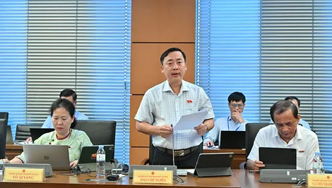 Ông Đào Chí Nghĩa, Phó trưởng đoàn chuyên trách Đoàn Đại biểu Quốc hội TP Cần Thơ, góp ý dự án Luật sửa đổi, bổ sung một số điều của Luật Điện lực