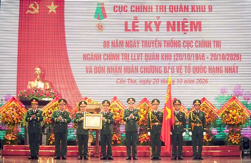 Cục Chính trị Quân khu 9 tổ chức Lễ kỷ niệm 80 năm Ngày truyền thống và đón nhận Huân chương Bảo vệ Tổ quốc hạng Nhất