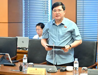 Đại biểu Quốc hội Nguyễn Tuấn Anh, Phó Bí thư Thành ủy Cần Thơ, góp ý Luật sửa đổi, bổ sung một số điều của Luật An toàn, vệ sinh lao động