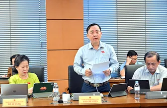 Ông Đào Chí Nghĩa, Phó trưởng đoàn chuyên trách Đoàn Đại biểu Quốc hội TP Cần Thơ, góp ý Luật sửa đổi, bổ sung một số điều của Luật Bảo hiểm xã hội