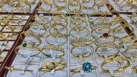 Giá vàng ngày 21/10: Giảm phiên thứ 3 liên tiếp, chuyên gia dự đoán xu hướng dài hạn