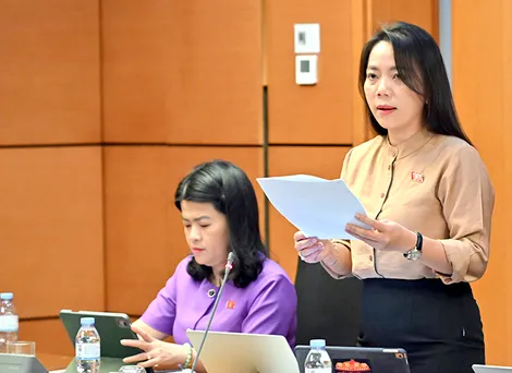 Bà Triệu Thị Ngọc Diễm, đại biểu Quốc hội đơn vị TP Cần Thơ, góp ý Luật Thực hiện dân chủ ở cơ sở (sửa đổi)