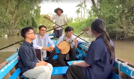 “Chạm” vào di sản