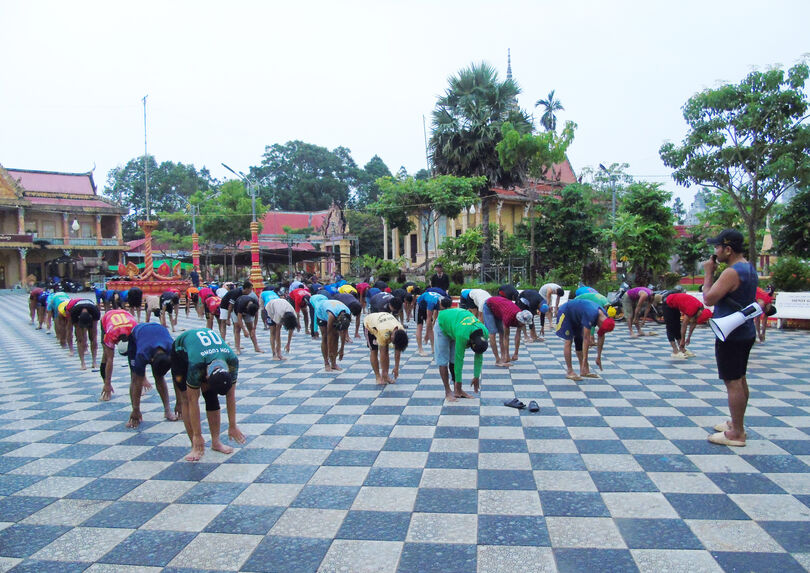 ក្រុម​កី​ឡា​ករ​ទូក ង​វត្ត​ព្រែក​អណ្តើក សកម្ម​ហាត់​សម​ត្រៀម​លក្ខណៈ​ចូល​រួម​ពិ​ធី​បុណ្យ​អក​អំ​បុក​ប្រ​ណាំង​ទូក ង