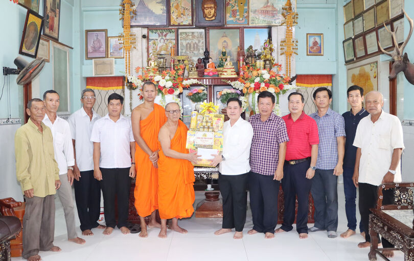 ពង្រីក​តួ​នា​ទី​ 'ស្ពាន​តភ្ជាប់​' ភ្ជាប់​ឆន្ទៈ​បក្ស​និង​ទឹក​ចិត្ត​ប្រ​ជា​ជន​