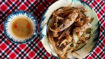 Cá mào gà chiên giòn chấm nước cốt bần