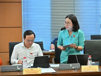 Bà Phạm Kiều Anh Thơ, đại biểu Quốc hội đơn vị TP Cần Thơ, góp ý dự án Luật sửa đổi, bổ sung một số điều của Luật Thuế thu nhập doanh nghiệp, Luật Thuế sử dụng đất phi nông nghiệp, Luật Thuế thu nhập cá nhân